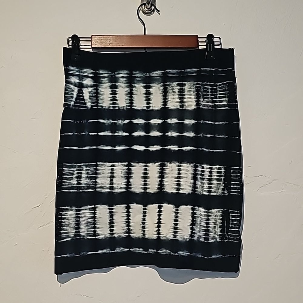BCBG MAXAZRIA stretchy pencil skirt